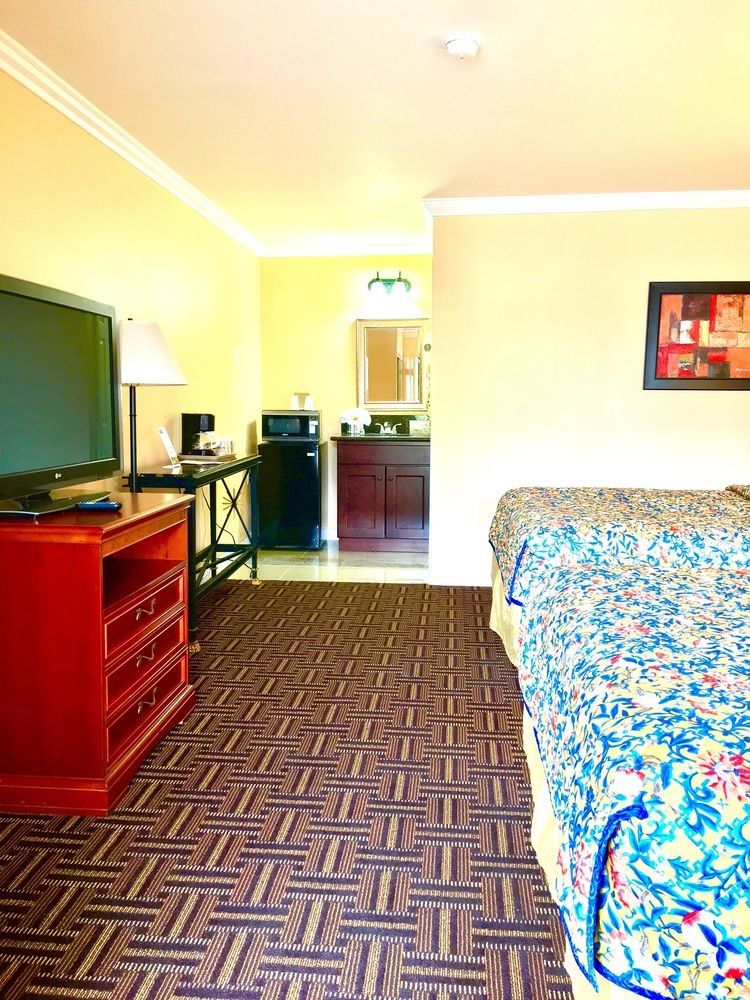 The Lemon Tree Hotel Anaheim Exterior photo