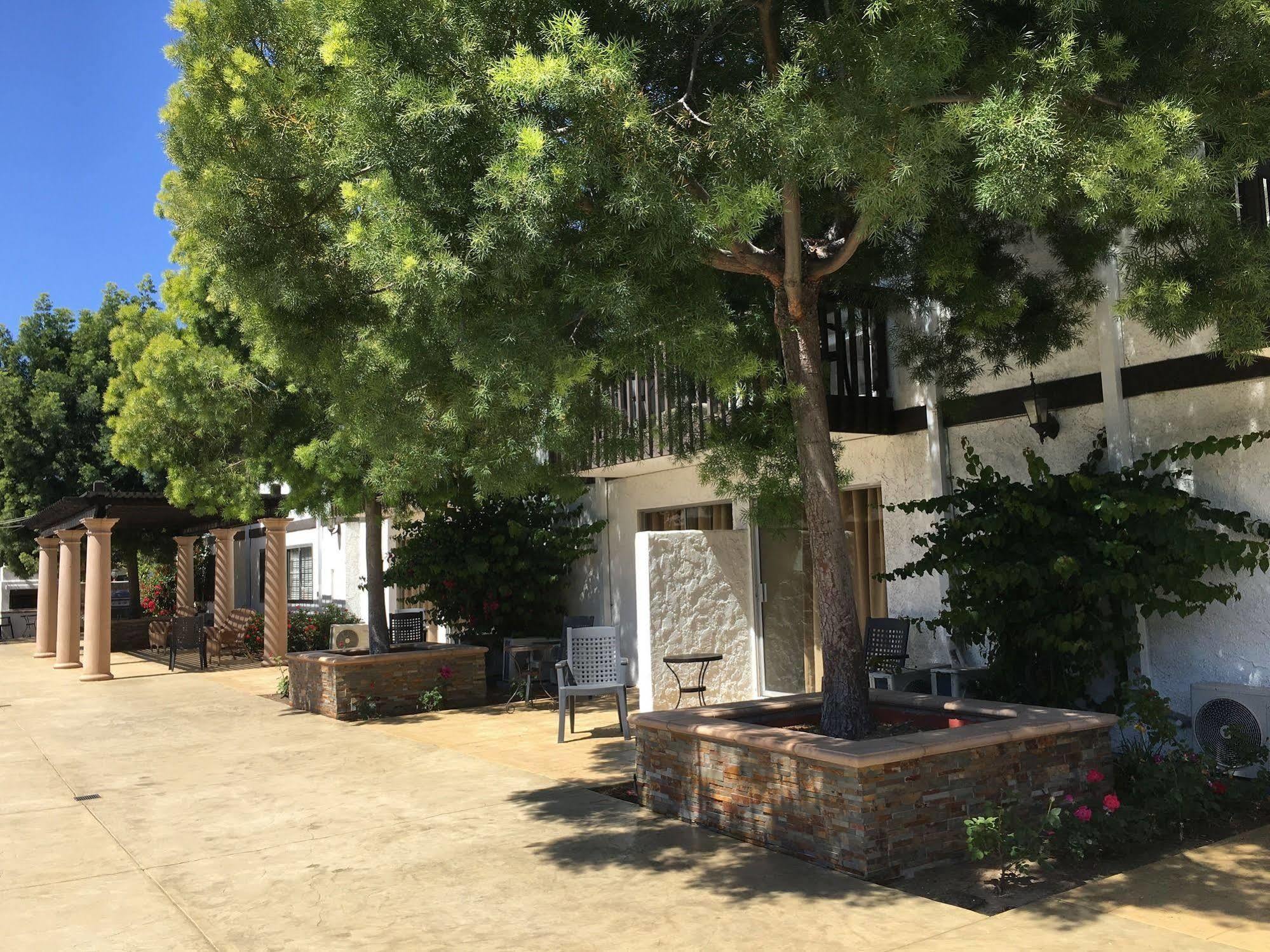 The Lemon Tree Hotel Anaheim Exterior photo