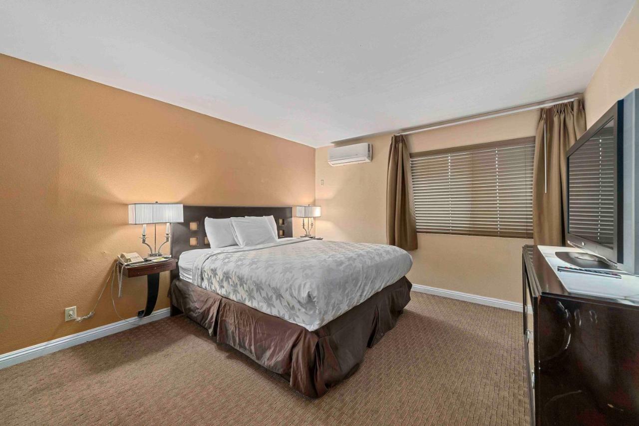The Lemon Tree Hotel Anaheim Exterior photo