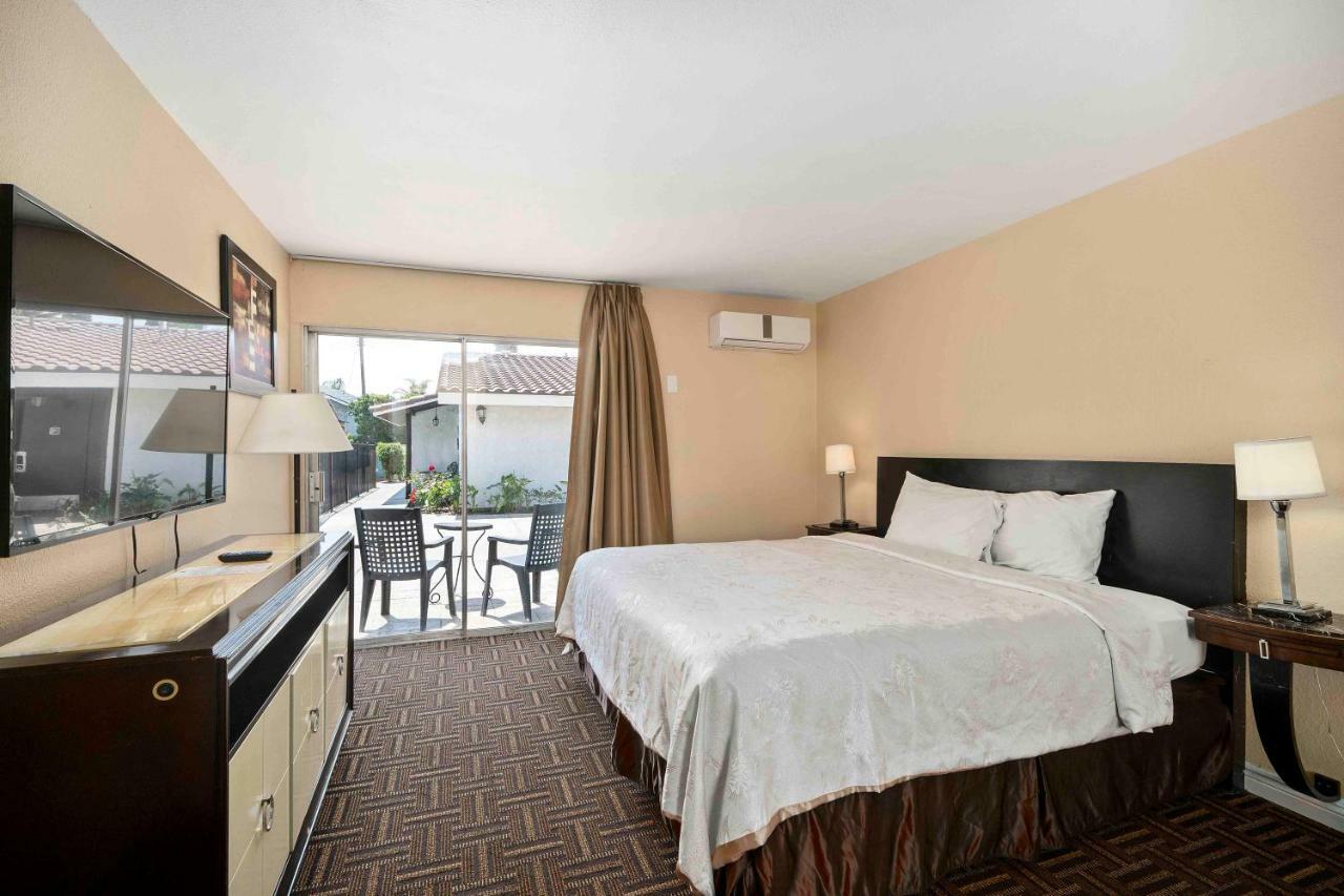 The Lemon Tree Hotel Anaheim Exterior photo