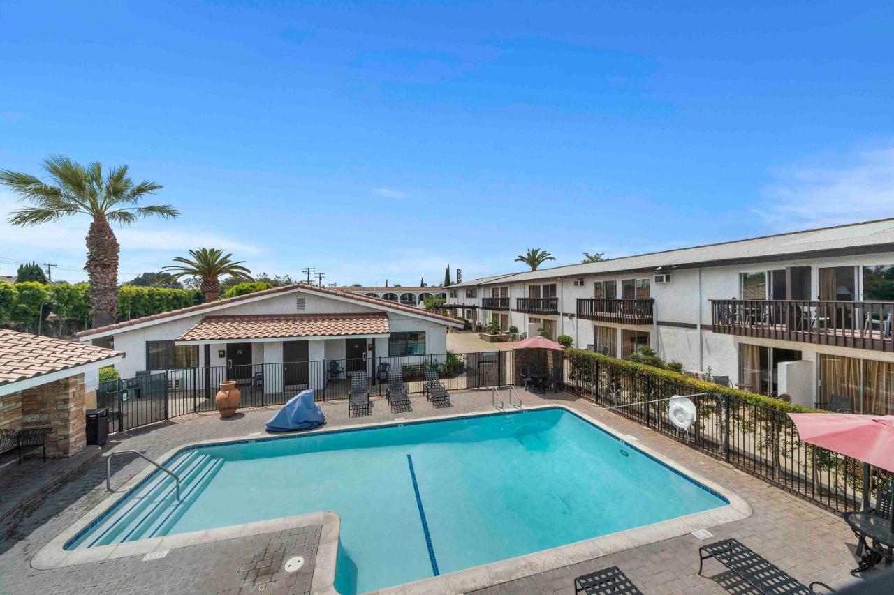The Lemon Tree Hotel Anaheim Exterior photo