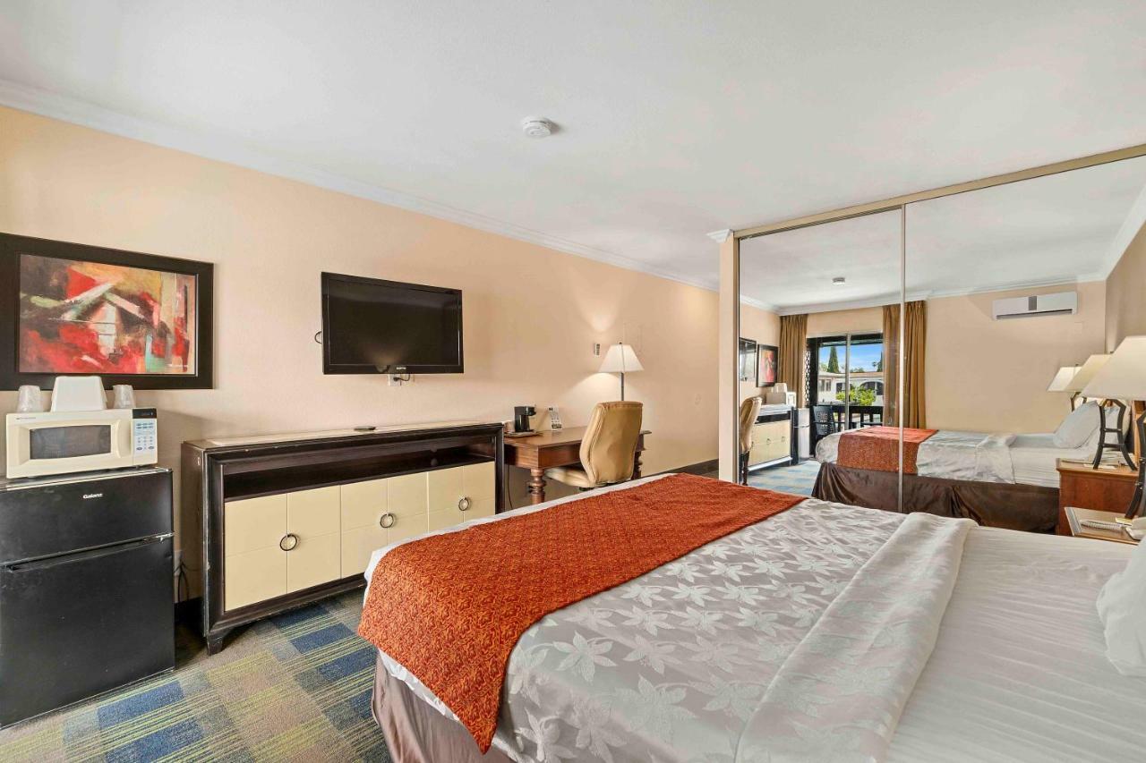 The Lemon Tree Hotel Anaheim Exterior photo